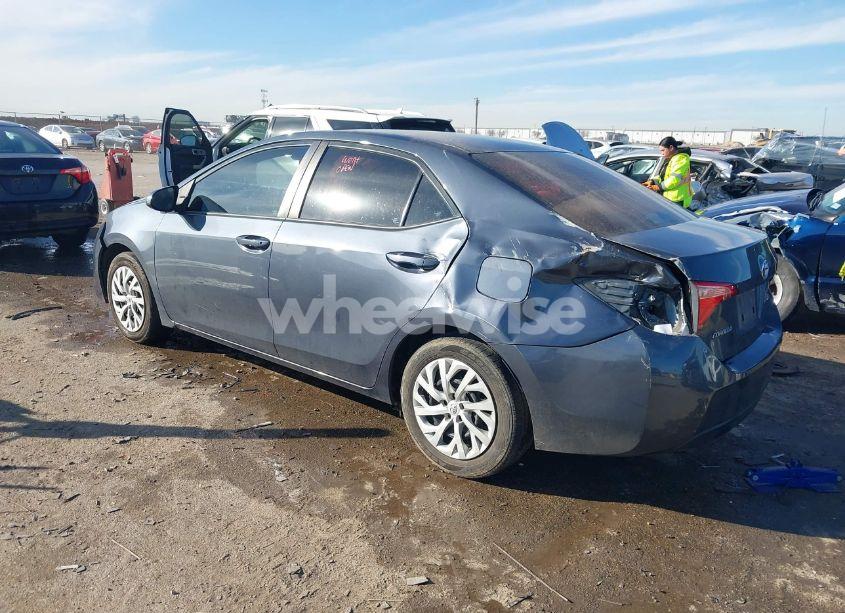 Photo 3 of 2019 Toyota Corolla LE (VIN 5YFBURHE0KP916557)