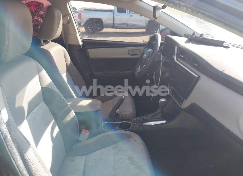 Photo 5 of 2019 Toyota Corolla LE (VIN 5YFBURHE0KP916557)