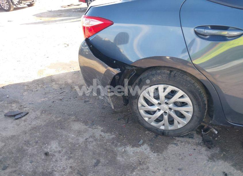 Photo 6 of 2019 Toyota Corolla LE (VIN 5YFBURHE0KP916557)