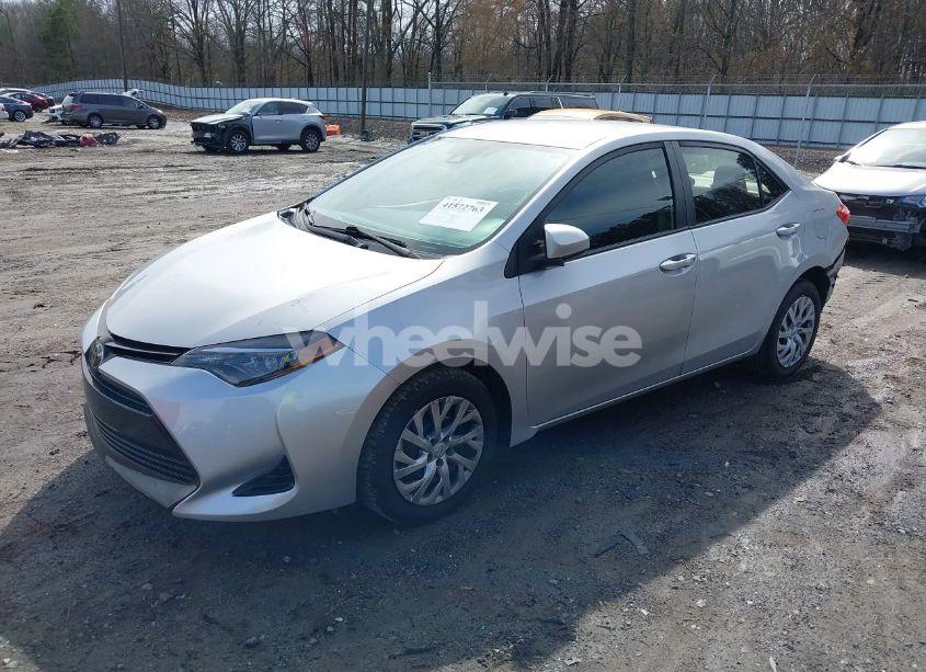 Photo 2 of 2019 Toyota Corolla LE (VIN 5YFBURHE0KP934170)