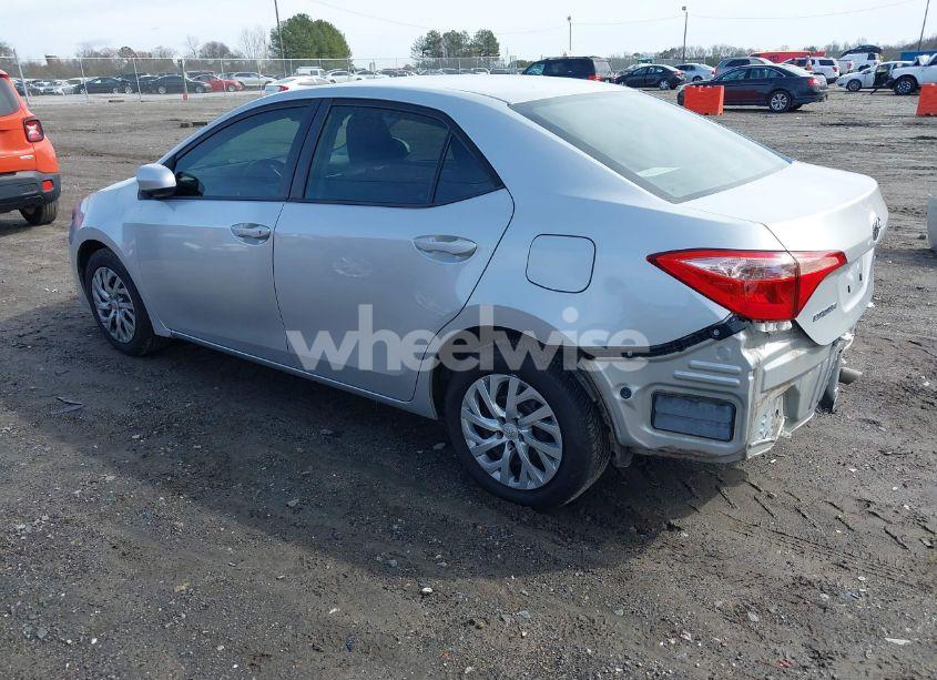 Photo 3 of 2019 Toyota Corolla LE (VIN 5YFBURHE0KP934170)