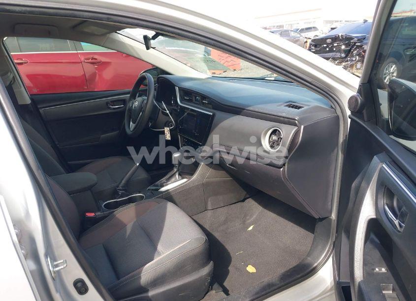 Photo 5 of 2019 Toyota Corolla LE (VIN 5YFBURHE0KP934170)
