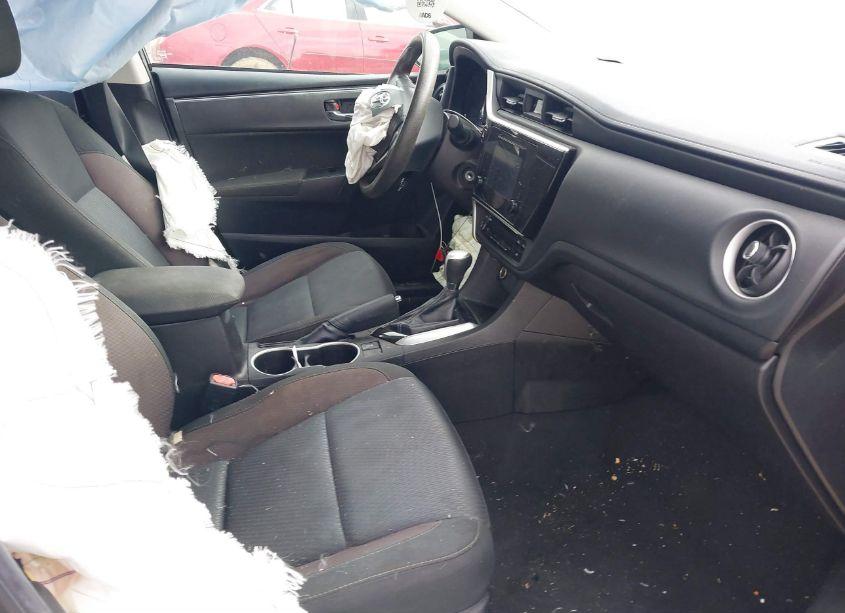 Photo 5 of 2019 Toyota Corolla LE (VIN 5YFBURHE0KP935089)