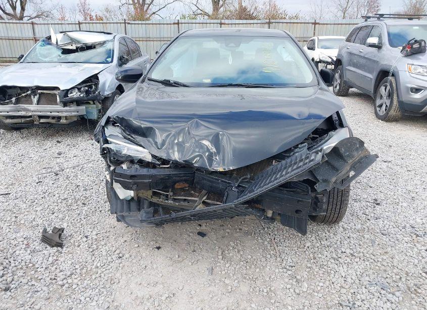 Photo 6 of 2019 Toyota Corolla LE (VIN 5YFBURHE0KP935089)