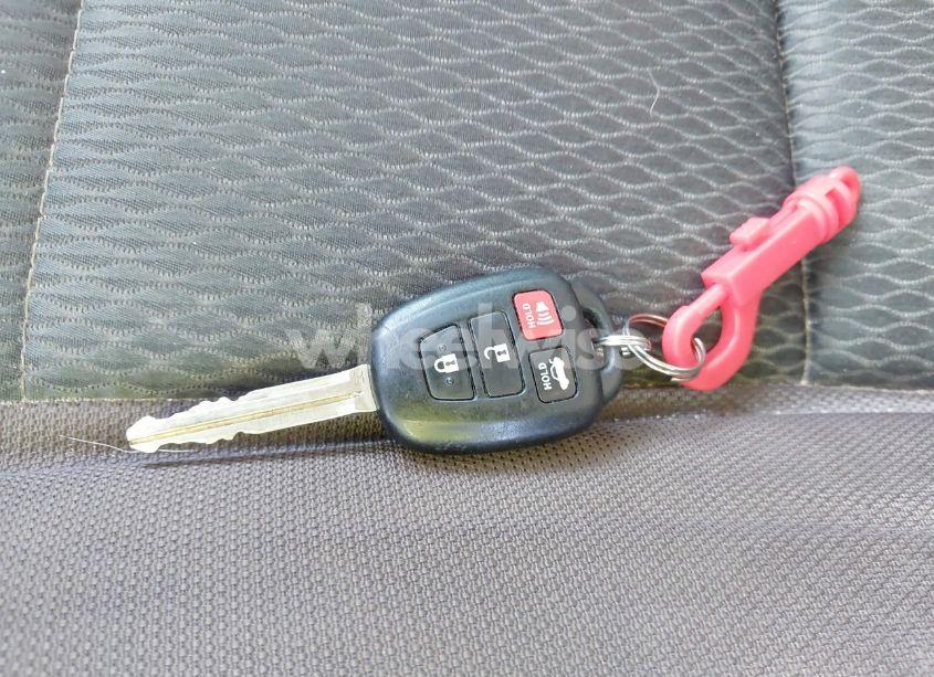 Photo 11 of 2019 Toyota Corolla LE (VIN 5YFBURHE0KP940096)