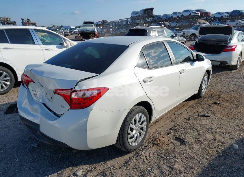 Photo 4 of 2019 Toyota Corolla LE (VIN 5YFBURHE0KP940096)