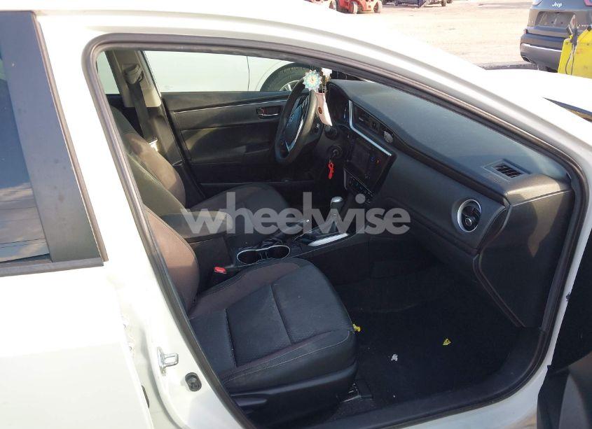 Photo 5 of 2019 Toyota Corolla LE (VIN 5YFBURHE0KP940096)