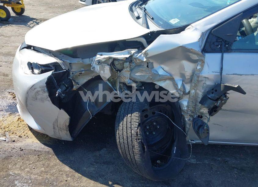 Photo 6 of 2014 Toyota Corolla LE (VIN 5YFBURHE1EP003942)