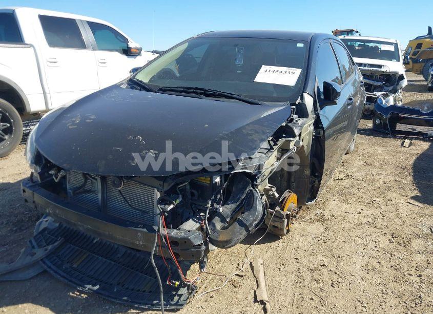 Photo 2 of 2014 Toyota Corolla LE (VIN 5YFBURHE1EP041980)