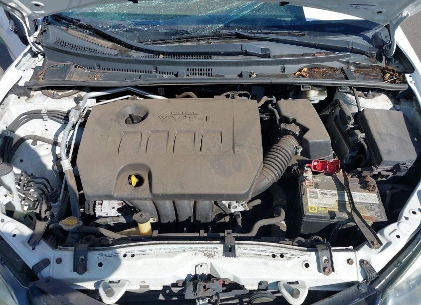 Photo 10 of 2014 Toyota Corolla (VIN 5YFBURHE1EP060836)