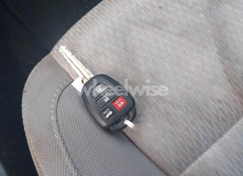 Photo 11 of 2014 Toyota Corolla LE (VIN 5YFBURHE1EP076275)