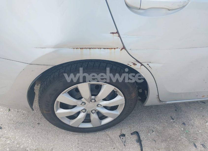 Photo 18 of 2014 Toyota Corolla LE (VIN 5YFBURHE1EP076275)