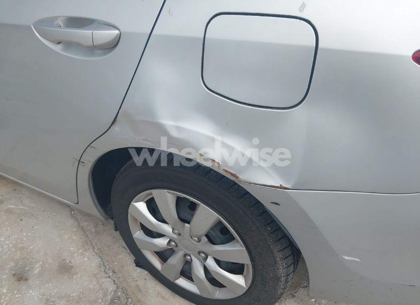 Photo 19 of 2014 Toyota Corolla LE (VIN 5YFBURHE1EP076275)