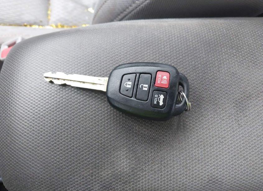 Photo 11 of 2014 Toyota Corolla LE (VIN 5YFBURHE1EP084294)