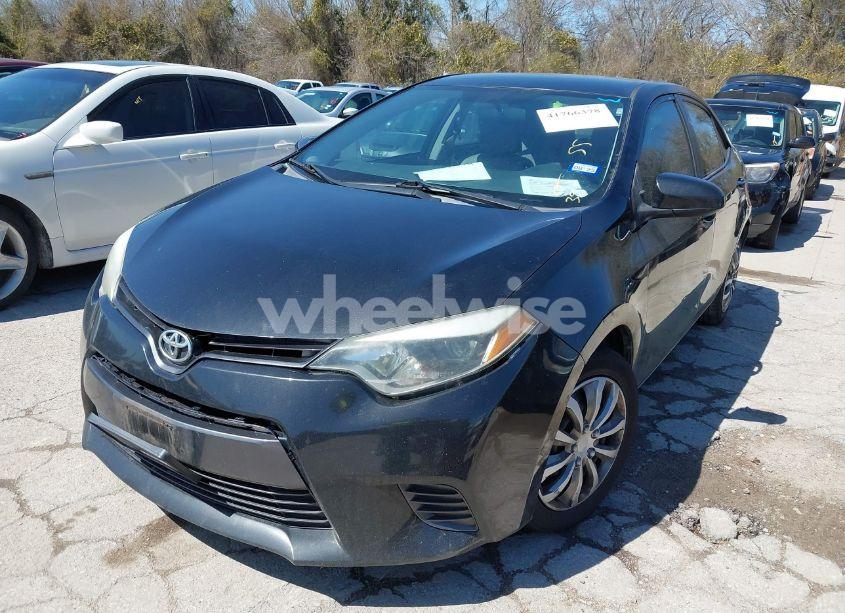 Photo 2 of 2015 Toyota Corolla LE (VIN 5YFBURHE1FP293505)