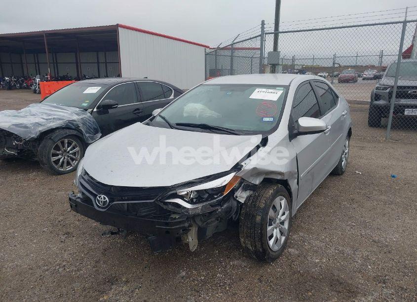 Photo 2 of 2015 Toyota Corolla LE (VIN 5YFBURHE1FP296811)