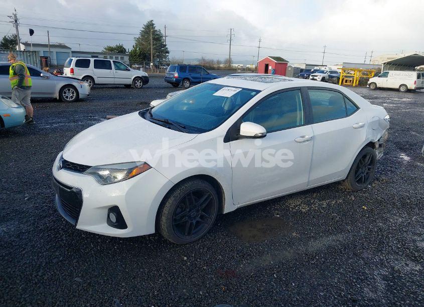 Photo 2 of 2015 Toyota Corolla S PREMIUM (VIN 5YFBURHE1FP311100)