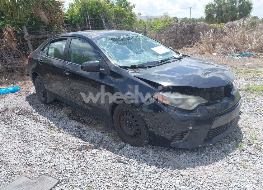 2015 Toyota Corolla LE (VIN 5YFBURHE1FP315776) main photo