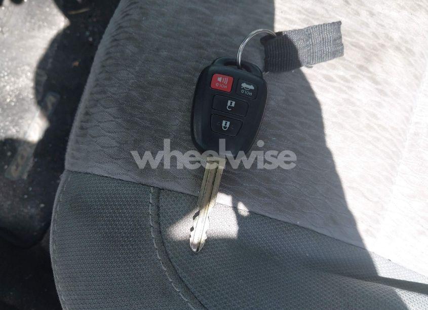 Photo 11 of 2015 Toyota Corolla LE (VIN 5YFBURHE1FP315776)