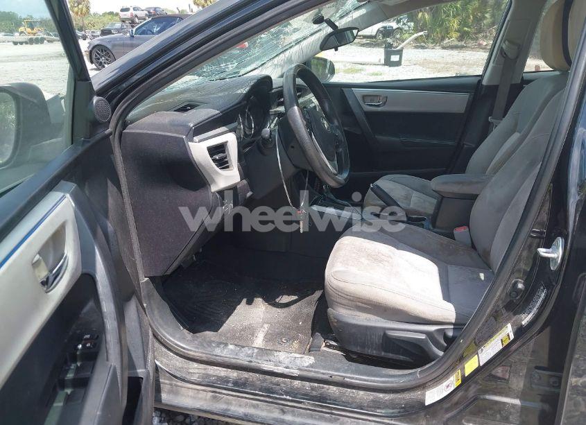 Photo 5 of 2015 Toyota Corolla LE (VIN 5YFBURHE1FP315776)