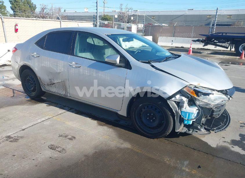 2015 Toyota Corolla LE (VIN 5YFBURHE1FP350656) main photo