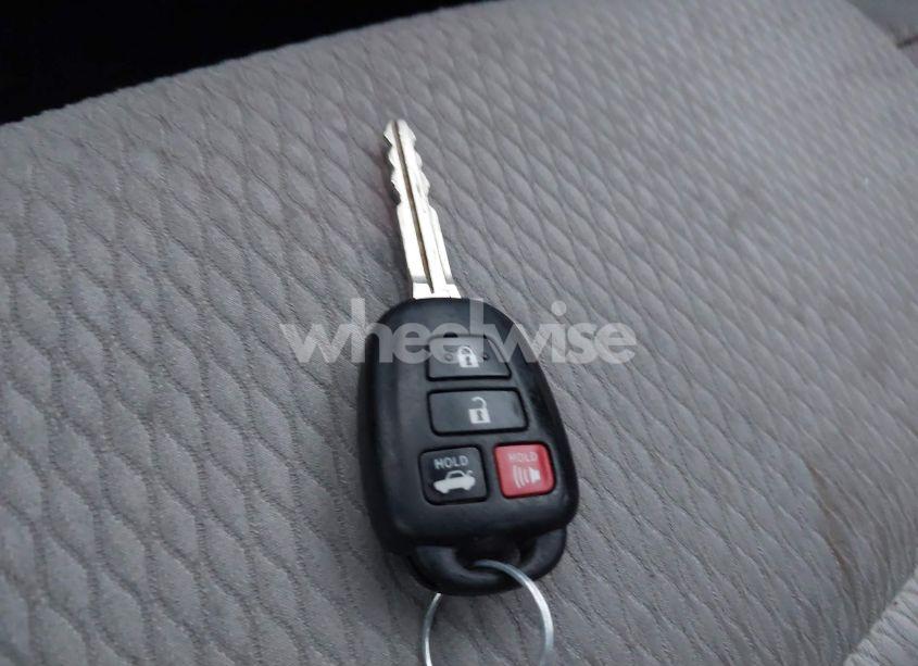 Photo 11 of 2016 Toyota Corolla LE (VIN 5YFBURHE1GP423123)