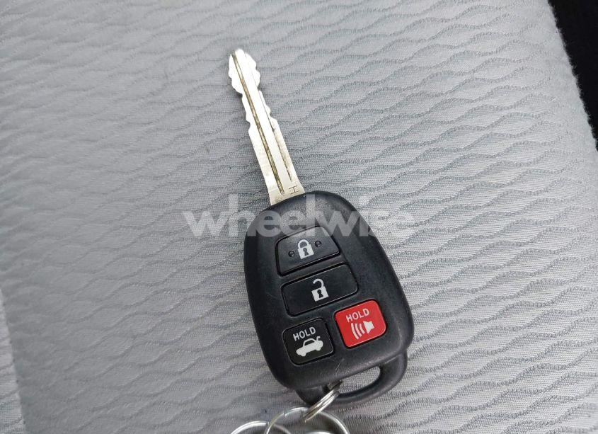 Photo 11 of 2016 Toyota Corolla LE (VIN 5YFBURHE1GP462682)