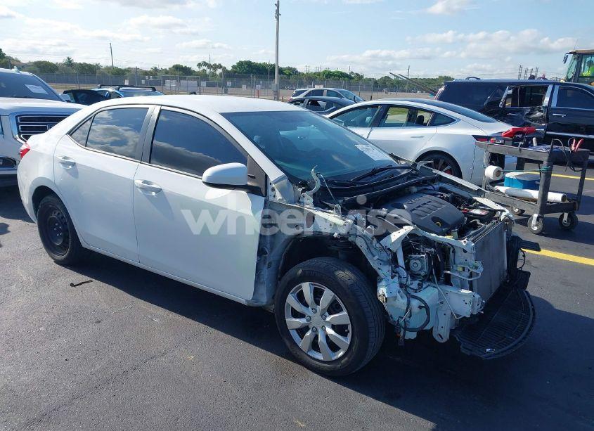 2016 Toyota Corolla LE (VIN 5YFBURHE1GP483175) main photo