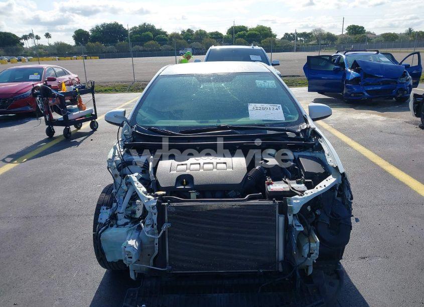 Photo 13 of 2016 Toyota Corolla LE (VIN 5YFBURHE1GP483175)