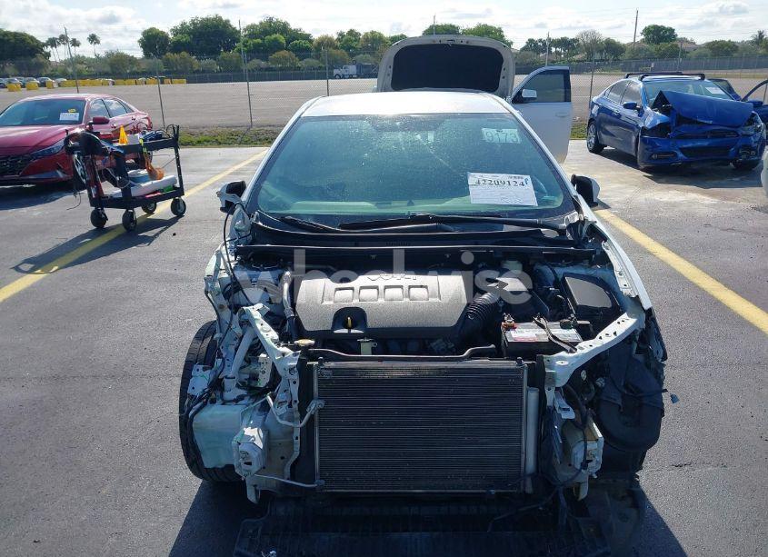 Photo 6 of 2016 Toyota Corolla LE (VIN 5YFBURHE1GP483175)