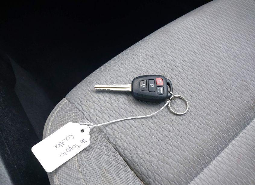 Photo 11 of 2016 Toyota Corolla LE (VIN 5YFBURHE1GP533573)