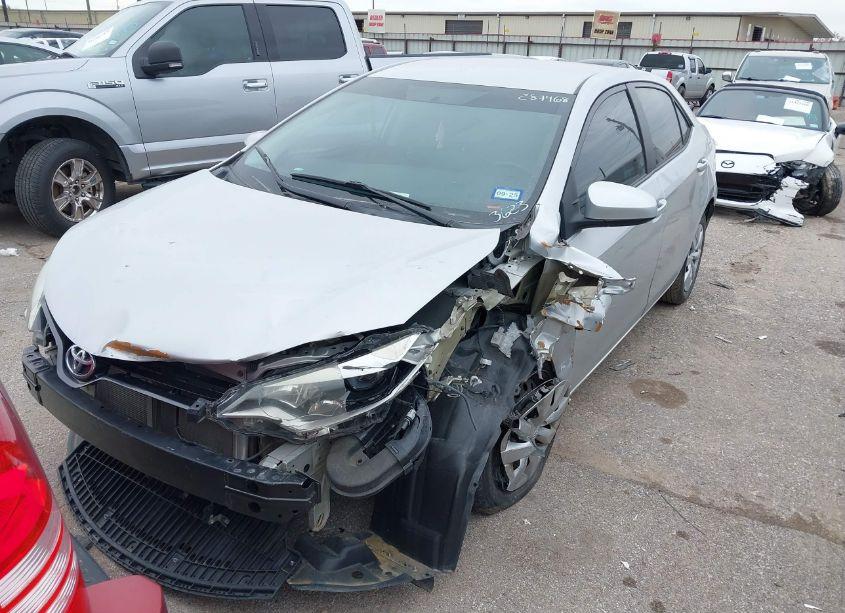 Photo 2 of 2016 Toyota Corolla LE (VIN 5YFBURHE1GP533623)