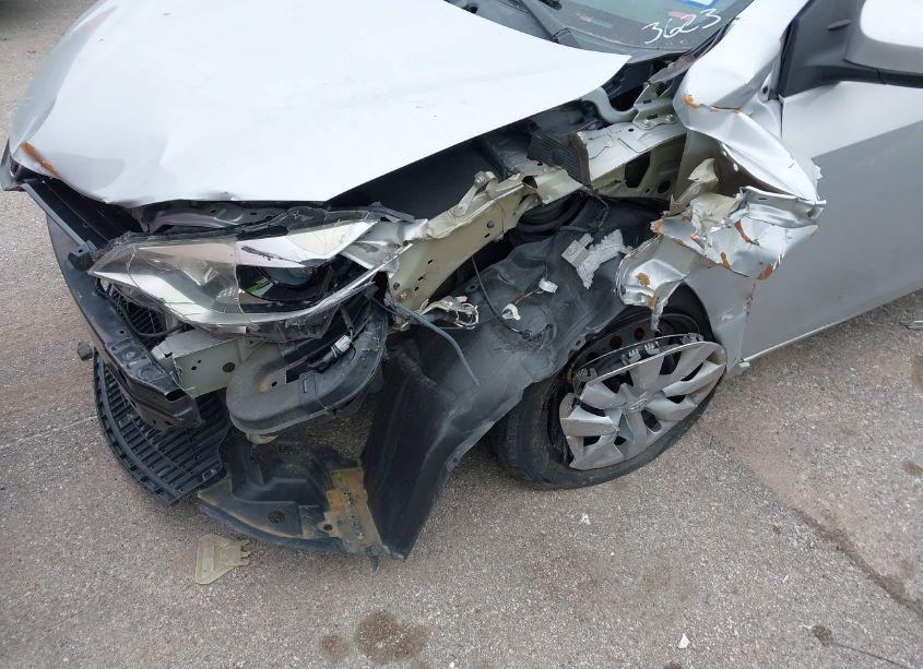 Photo 6 of 2016 Toyota Corolla LE (VIN 5YFBURHE1GP533623)