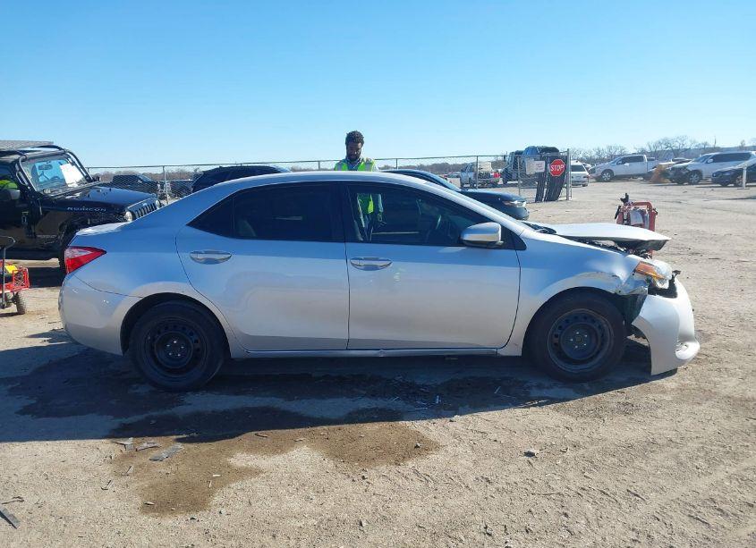 Photo 13 of 2017 Toyota Corolla LE (VIN 5YFBURHE1HP586534)