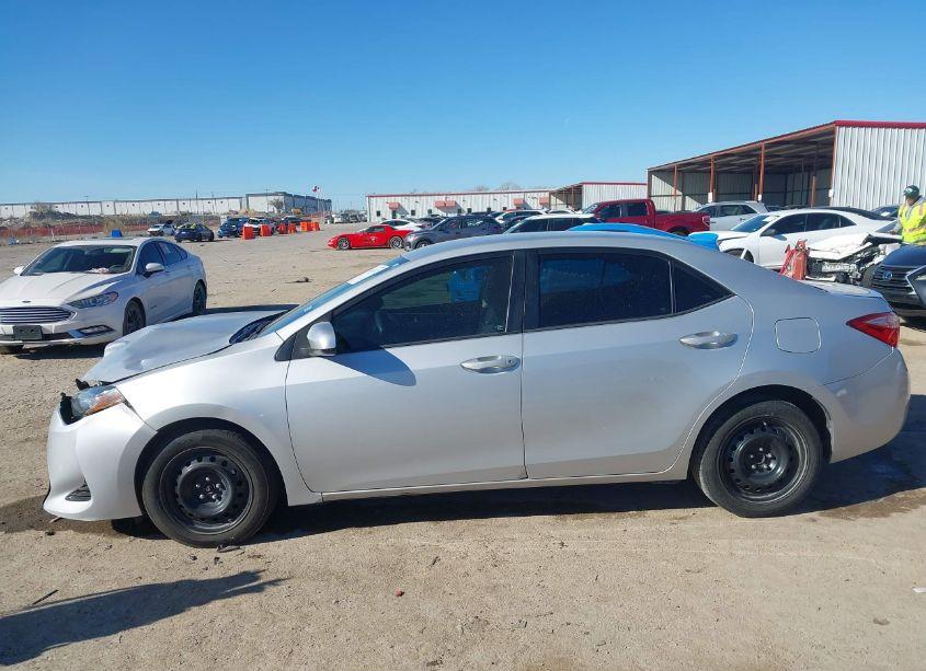 Photo 14 of 2017 Toyota Corolla LE (VIN 5YFBURHE1HP586534)