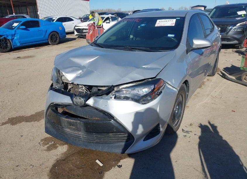 Photo 2 of 2017 Toyota Corolla LE (VIN 5YFBURHE1HP586534)