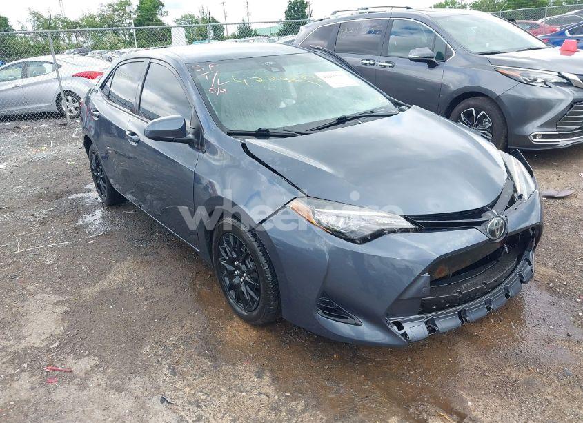 2017 Toyota Corolla LE (VIN 5YFBURHE1HP587196) main photo