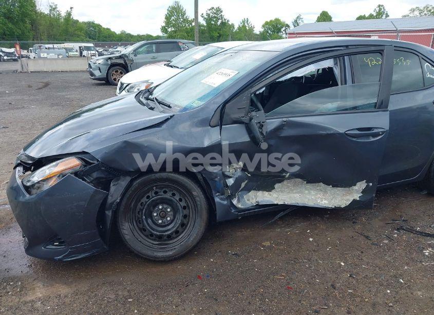 Photo 6 of 2017 Toyota Corolla LE (VIN 5YFBURHE1HP587196)