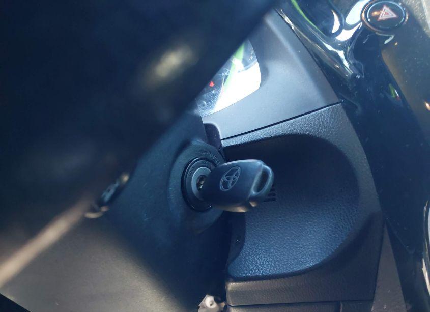 Photo 11 of 2017 Toyota Corolla SE (VIN 5YFBURHE1HP594665)