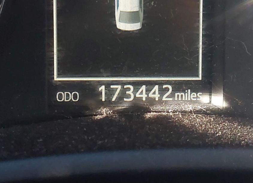 Photo 7 of 2017 Toyota Corolla SE (VIN 5YFBURHE1HP594665)