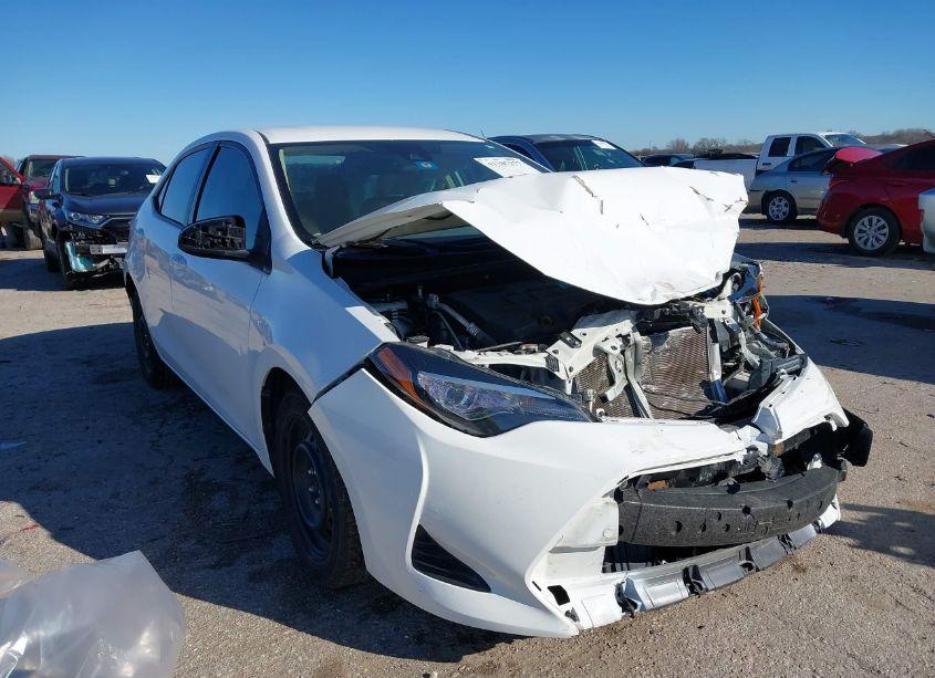 2017 Toyota Corolla LE (VIN 5YFBURHE1HP598005) main photo