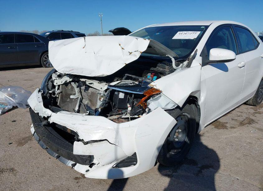 Photo 6 of 2017 Toyota Corolla LE (VIN 5YFBURHE1HP598005)