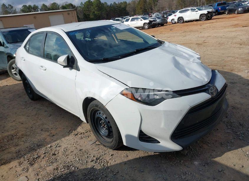 2017 Toyota Corolla LE (VIN 5YFBURHE1HP600125) main photo