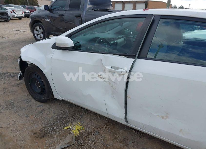 Photo 6 of 2017 Toyota Corolla LE (VIN 5YFBURHE1HP600125)