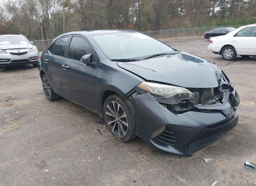 2017 Toyota Corolla SE (VIN 5YFBURHE1HP633951) main photo