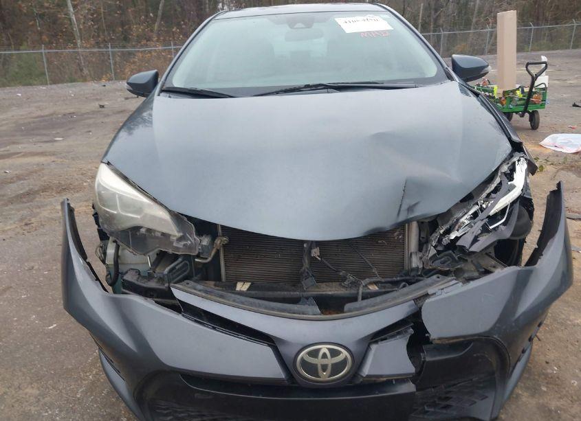 Photo 6 of 2017 Toyota Corolla SE (VIN 5YFBURHE1HP633951)