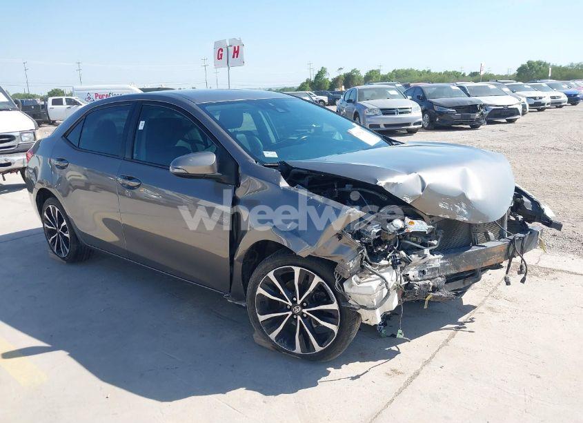 2017 Toyota Corolla SE (VIN 5YFBURHE1HP650443) main photo