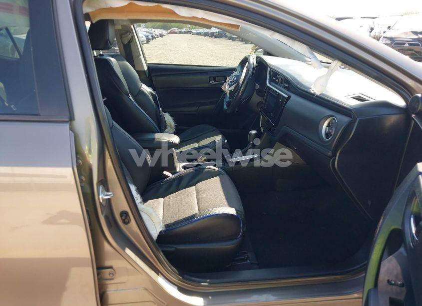 Photo 5 of 2017 Toyota Corolla SE (VIN 5YFBURHE1HP650443)