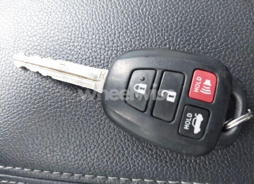 Photo 11 of 2017 Toyota Corolla SE (VIN 5YFBURHE1HP653214)