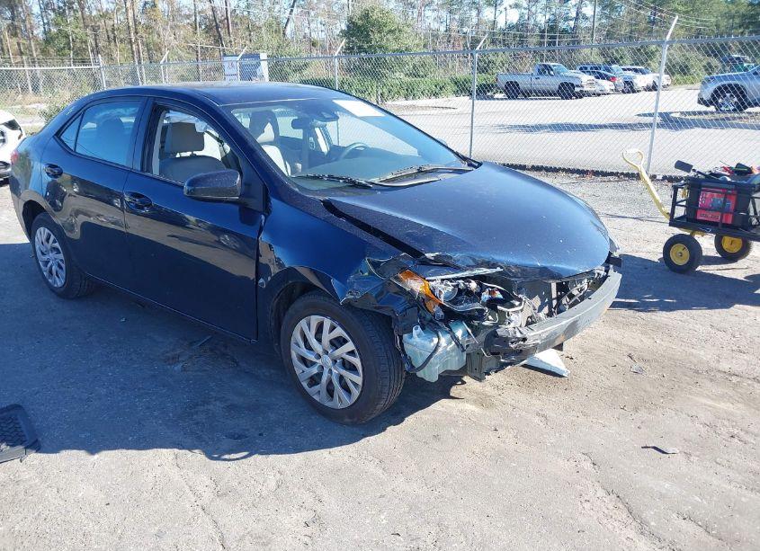 2017 Toyota Corolla LE (VIN 5YFBURHE1HP683569) main photo